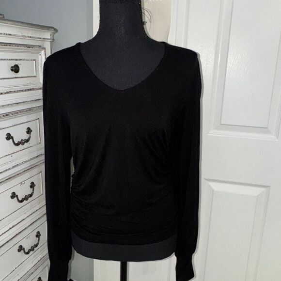 Karen Kane black long sleeve Shirred V-Neck Top- size medium- like new! - Picture 2 of 9